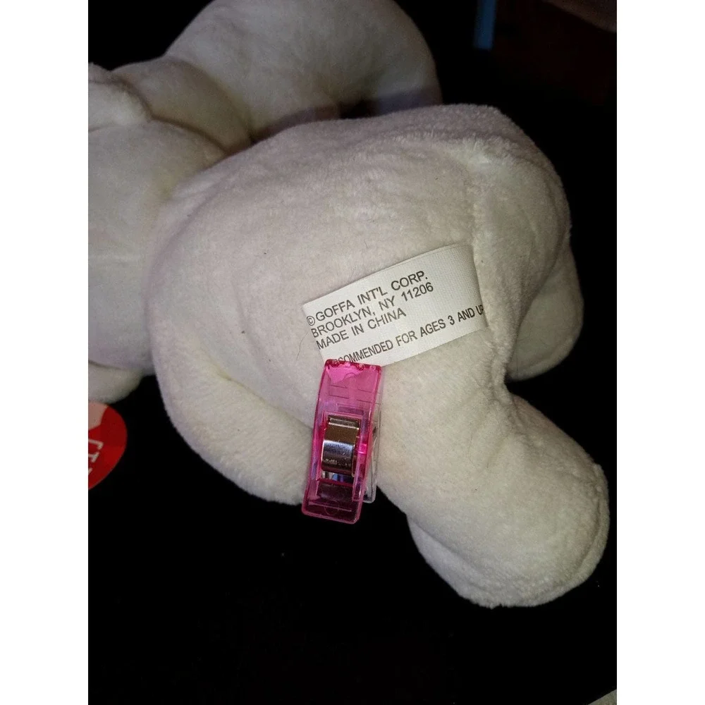 NWT Goffa, white kissing plush bears with heart and flower